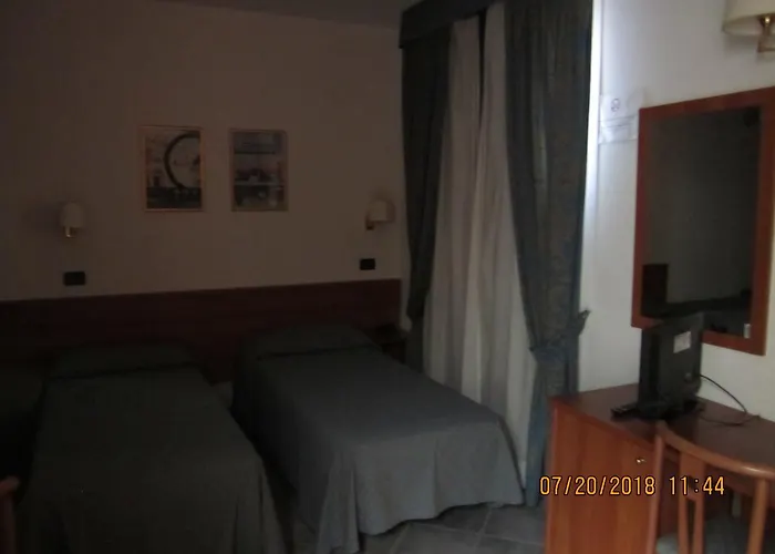 Couette-café Adelphi & Breakfast 3*