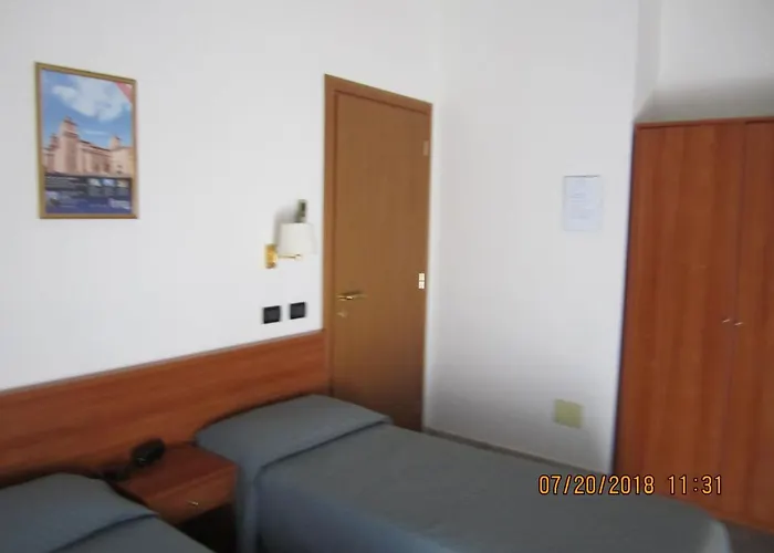 Adelphi & Breakfast Couette-café Ferrare